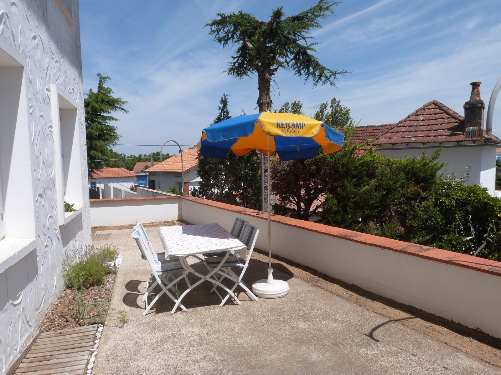 Appartement en rez de chaussé avec terrasse partagée, 500m centre la Tranche Sur Mer pour 4 personnes